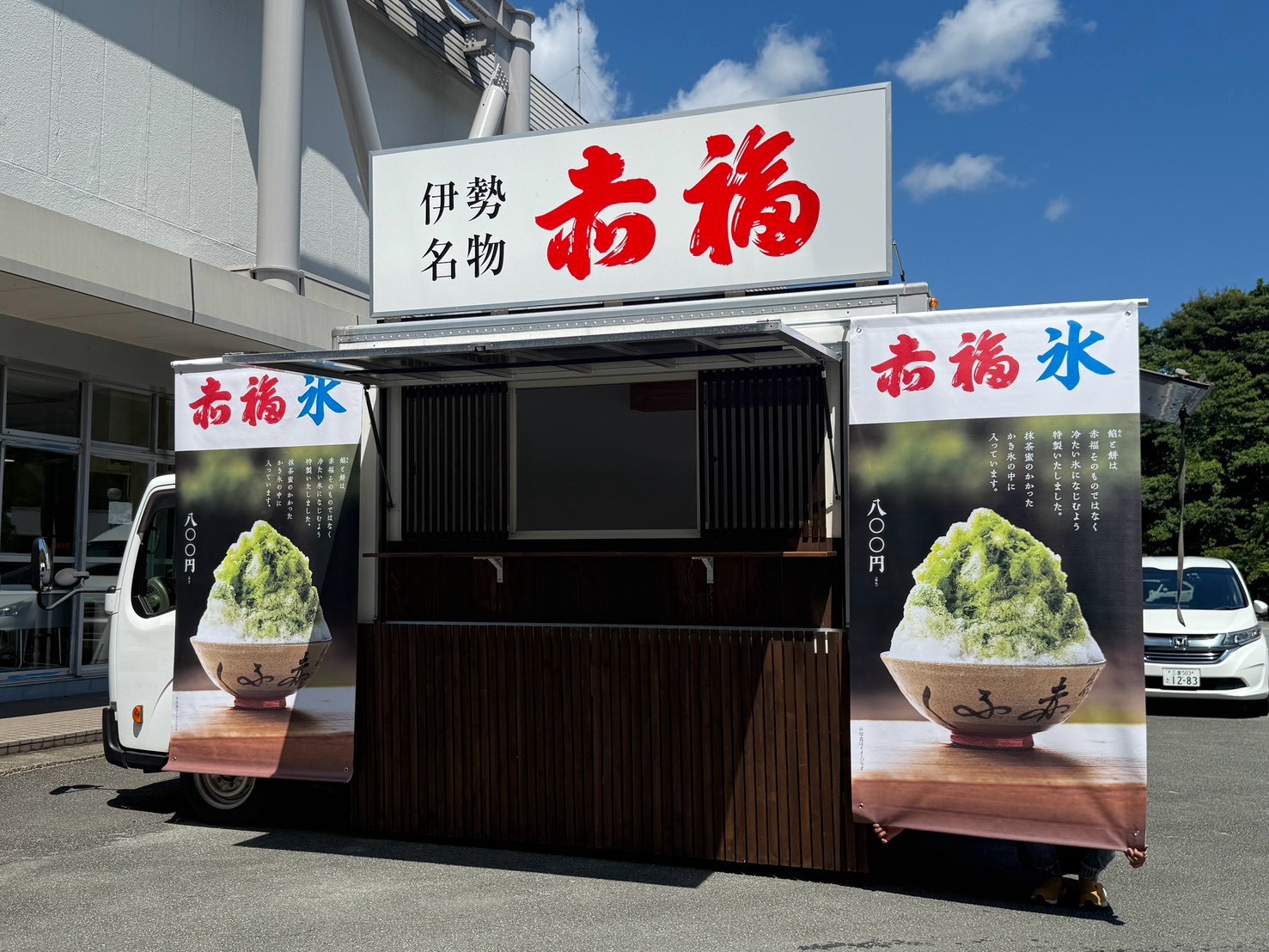 キッチンカーの外観にもこだわりを。格子デザインでつくるお店の世界観
